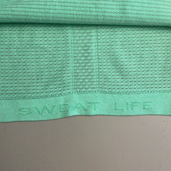 Lululemon’s Swiftly Tech Crew T in lime green (size 6) - Picture 3 of 10